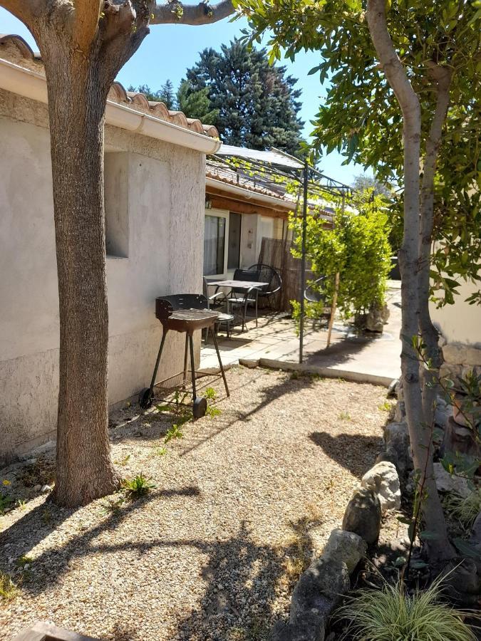 Chambres D'Hotes Chez Cecile A Lagnes Exterior foto